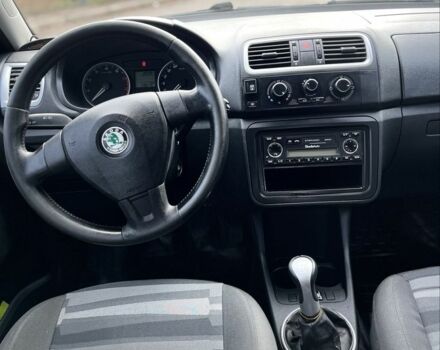 Черный Шкода Фабия, объемом двигателя 1.4 л и пробегом 230 тыс. км за 4400 $, фото 11 на Automoto.ua