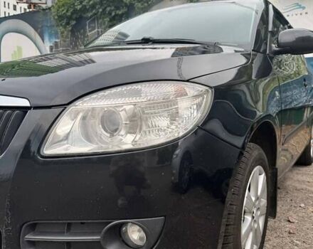 Черный Шкода Фабия, объемом двигателя 1.6 л и пробегом 114 тыс. км за 6100 $, фото 2 на Automoto.ua