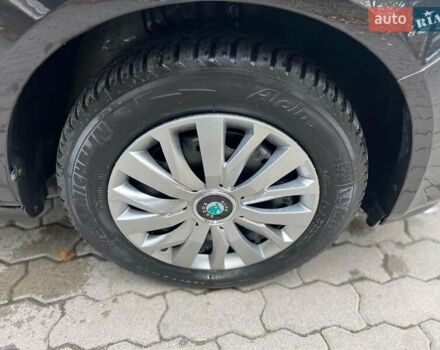Черный Шкода Фабия, объемом двигателя 1.4 л и пробегом 208 тыс. км за 5300 $, фото 1 на Automoto.ua