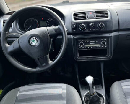 Черный Шкода Фабия, объемом двигателя 1.4 л и пробегом 230 тыс. км за 4400 $, фото 11 на Automoto.ua