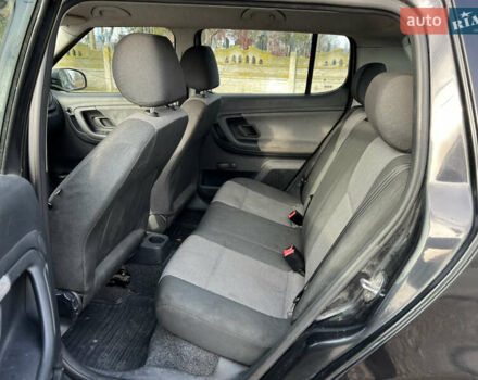 Черный Шкода Фабия, объемом двигателя 1.2 л и пробегом 272 тыс. км за 4200 $, фото 9 на Automoto.ua