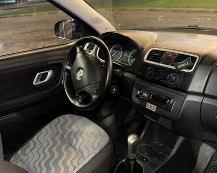 Черный Шкода Фабия, объемом двигателя 1.39 л и пробегом 185 тыс. км за 4500 $, фото 7 на Automoto.ua