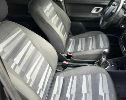 Черный Шкода Фабия, объемом двигателя 1.4 л и пробегом 230 тыс. км за 4400 $, фото 9 на Automoto.ua