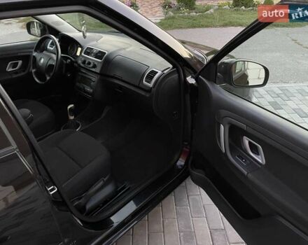 Черный Шкода Фабия, объемом двигателя 1.6 л и пробегом 190 тыс. км за 6500 $, фото 13 на Automoto.ua