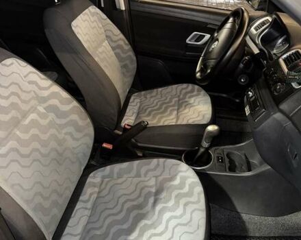 Черный Шкода Фабия, объемом двигателя 1.39 л и пробегом 185 тыс. км за 4500 $, фото 8 на Automoto.ua