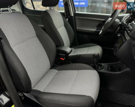 Черный Шкода Фабия, объемом двигателя 1.2 л и пробегом 95 тыс. км за 5200 $, фото 38 на Automoto.ua