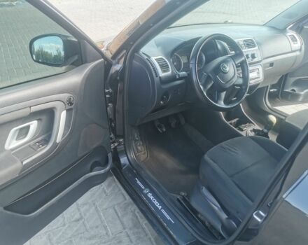 Черный Шкода Фабия, объемом двигателя 1.4 л и пробегом 291 тыс. км за 3800 $, фото 8 на Automoto.ua