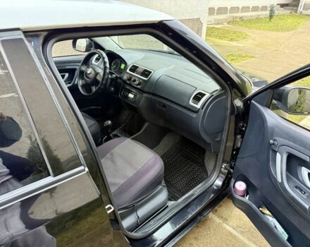 Черный Шкода Фабия, объемом двигателя 1.4 л и пробегом 250 тыс. км за 4100 $, фото 6 на Automoto.ua