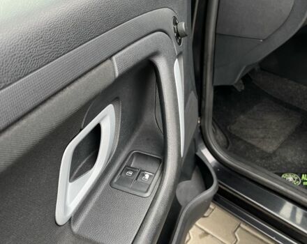 Черный Шкода Фабия, объемом двигателя 1.4 л и пробегом 213 тыс. км за 5700 $, фото 9 на Automoto.ua