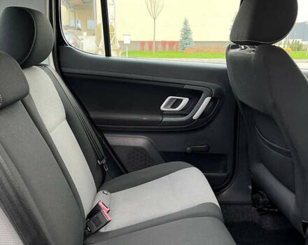 Черный Шкода Фабия, объемом двигателя 1.39 л и пробегом 216 тыс. км за 5700 $, фото 19 на Automoto.ua