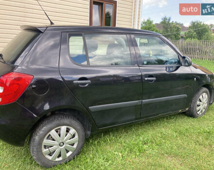 Черный Шкода Фабия, объемом двигателя 1.2 л и пробегом 285 тыс. км за 3300 $, фото 2 на Automoto.ua