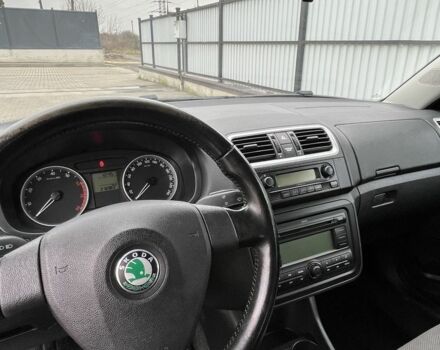 Черный Шкода Фабия, объемом двигателя 1.4 л и пробегом 213 тыс. км за 5700 $, фото 8 на Automoto.ua