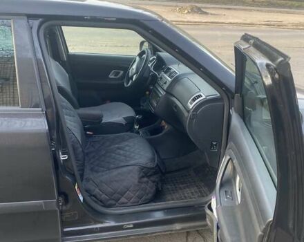 Черный Шкода Фабия, объемом двигателя 1.42 л и пробегом 281 тыс. км за 4400 $, фото 5 на Automoto.ua