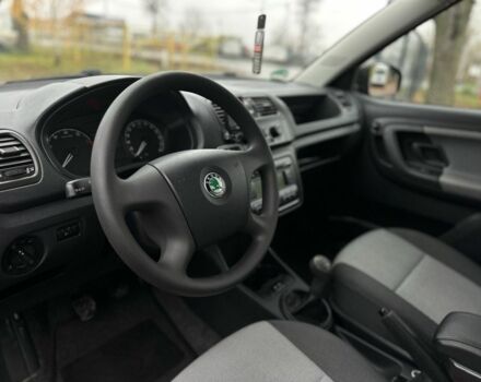 Черный Шкода Фабия, объемом двигателя 1.2 л и пробегом 95 тыс. км за 5200 $, фото 5 на Automoto.ua