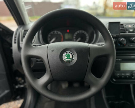 Черный Шкода Фабия, объемом двигателя 1.2 л и пробегом 95 тыс. км за 5200 $, фото 24 на Automoto.ua