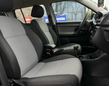 Черный Шкода Фабия, объемом двигателя 1.2 л и пробегом 95 тыс. км за 5200 $, фото 6 на Automoto.ua