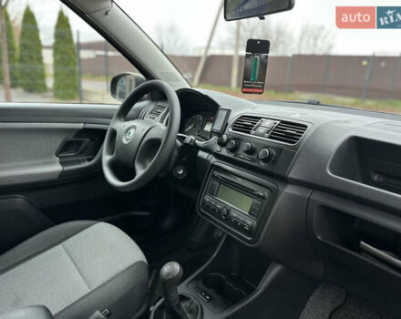 Черный Шкода Фабия, объемом двигателя 1.2 л и пробегом 95 тыс. км за 5200 $, фото 36 на Automoto.ua