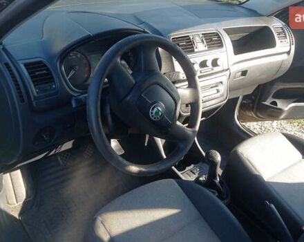 Черный Шкода Фабия, объемом двигателя 1.2 л и пробегом 250 тыс. км за 3500 $, фото 5 на Automoto.ua