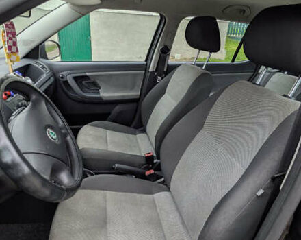 Черный Шкода Фабия, объемом двигателя 1.4 л и пробегом 255 тыс. км за 4600 $, фото 7 на Automoto.ua