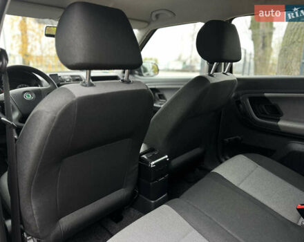 Черный Шкода Фабия, объемом двигателя 1.2 л и пробегом 95 тыс. км за 5200 $, фото 29 на Automoto.ua