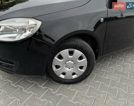 Черный Шкода Фабия, объемом двигателя 1.2 л и пробегом 250 тыс. км за 4400 $, фото 5 на Automoto.ua