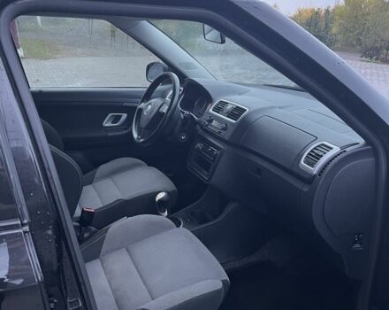 Черный Шкода Фабия, объемом двигателя 1.4 л и пробегом 192 тыс. км за 4999 $, фото 17 на Automoto.ua