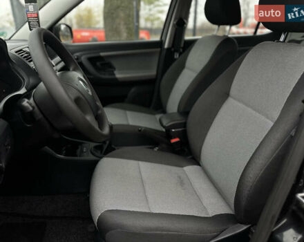 Черный Шкода Фабия, объемом двигателя 1.2 л и пробегом 95 тыс. км за 5200 $, фото 23 на Automoto.ua