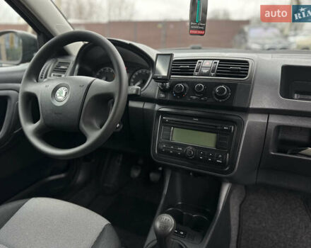 Черный Шкода Фабия, объемом двигателя 1.2 л и пробегом 95 тыс. км за 5200 $, фото 40 на Automoto.ua