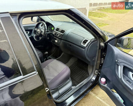 Черный Шкода Фабия, объемом двигателя 1.4 л и пробегом 250 тыс. км за 4000 $, фото 6 на Automoto.ua