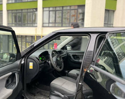 Черный Шкода Фабия, объемом двигателя 1.2 л и пробегом 211 тыс. км за 4100 $, фото 3 на Automoto.ua