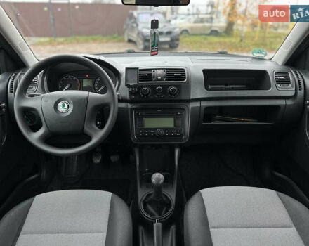 Черный Шкода Фабия, объемом двигателя 1.2 л и пробегом 95 тыс. км за 5200 $, фото 43 на Automoto.ua