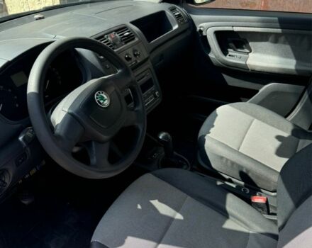 Черный Шкода Фабия, объемом двигателя 1.2 л и пробегом 266 тыс. км за 4400 $, фото 3 на Automoto.ua