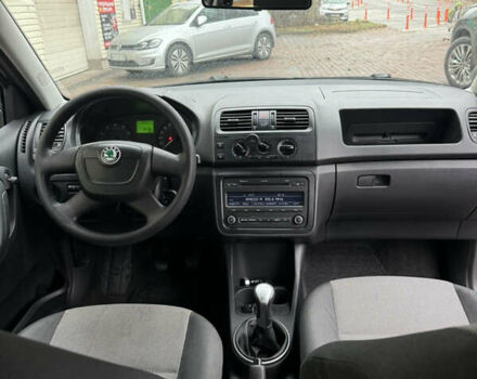 Черный Шкода Фабия, объемом двигателя 1.2 л и пробегом 266 тыс. км за 4400 $, фото 7 на Automoto.ua