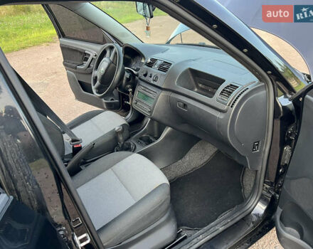 Черный Шкода Фабия, объемом двигателя 1.2 л и пробегом 101 тыс. км за 5500 $, фото 16 на Automoto.ua