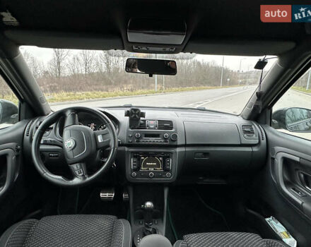 Черный Шкода Фабия, объемом двигателя 1.4 л и пробегом 239 тыс. км за 9800 $, фото 7 на Automoto.ua