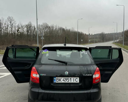 Черный Шкода Фабия, объемом двигателя 1.4 л и пробегом 239 тыс. км за 9800 $, фото 5 на Automoto.ua