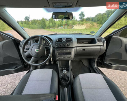Черный Шкода Фабия, объемом двигателя 1.2 л и пробегом 101 тыс. км за 5500 $, фото 17 на Automoto.ua