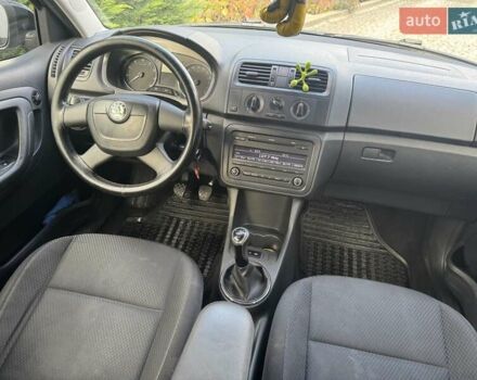 Черный Шкода Фабия, объемом двигателя 1.2 л и пробегом 95 тыс. км за 7500 $, фото 6 на Automoto.ua