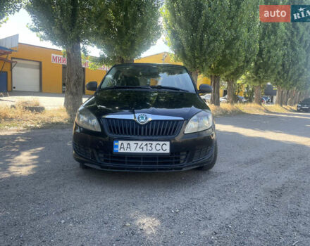 Черный Шкода Фабия, объемом двигателя 1.2 л и пробегом 320 тыс. км за 4200 $, фото 1 на Automoto.ua