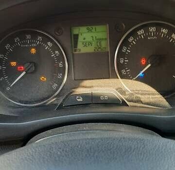 Черный Шкода Фабия, объемом двигателя 1.2 л и пробегом 300 тыс. км за 5000 $, фото 3 на Automoto.ua