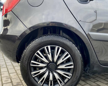 Черный Шкода Фабия, объемом двигателя 1.2 л и пробегом 188 тыс. км за 5500 $, фото 3 на Automoto.ua