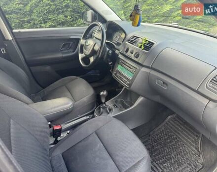 Черный Шкода Фабия, объемом двигателя 1.2 л и пробегом 95 тыс. км за 7500 $, фото 5 на Automoto.ua