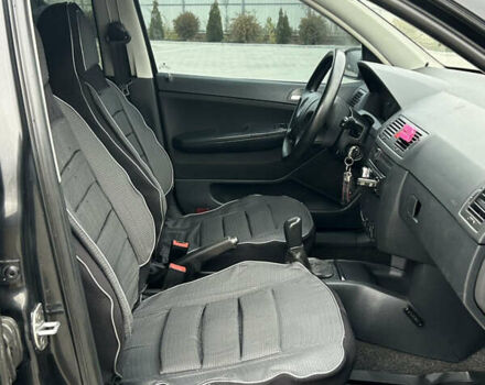 Черный Шкода Фабия, объемом двигателя 1.4 л и пробегом 234 тыс. км за 3700 $, фото 12 на Automoto.ua