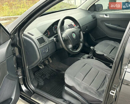 Черный Шкода Фабия, объемом двигателя 1.4 л и пробегом 233 тыс. км за 3750 $, фото 13 на Automoto.ua