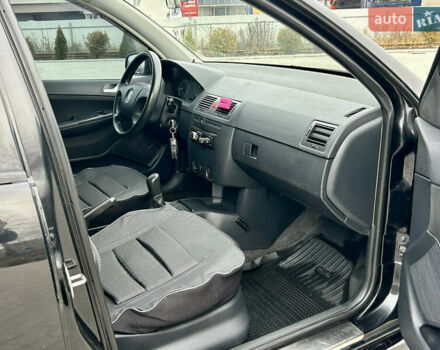 Черный Шкода Фабия, объемом двигателя 1.4 л и пробегом 233 тыс. км за 3750 $, фото 11 на Automoto.ua