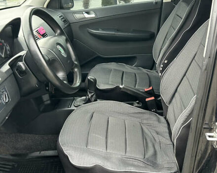 Черный Шкода Фабия, объемом двигателя 1.4 л и пробегом 234 тыс. км за 3700 $, фото 14 на Automoto.ua