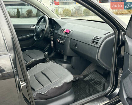 Черный Шкода Фабия, объемом двигателя 1.4 л и пробегом 234 тыс. км за 3700 $, фото 11 на Automoto.ua