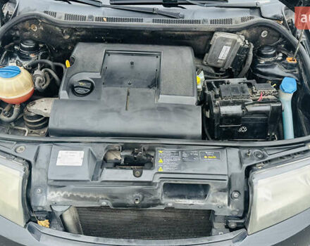 Чорний Шкода Фабія, об'ємом двигуна 1.2 л та пробігом 246 тис. км за 3100 $, фото 6 на Automoto.ua