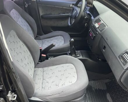 Черный Шкода Фабия, объемом двигателя 1.4 л и пробегом 289 тыс. км за 3470 $, фото 17 на Automoto.ua
