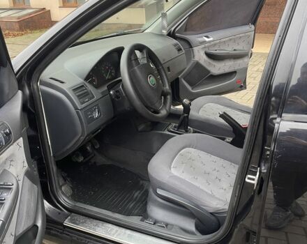 Черный Шкода Фабия, объемом двигателя 1.4 л и пробегом 289 тыс. км за 3470 $, фото 13 на Automoto.ua